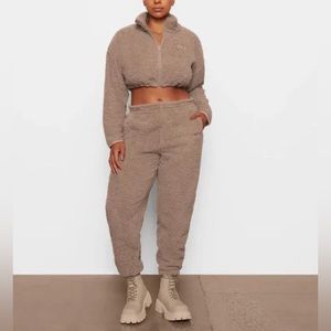 SKIMS by Kim Kardashian Sherpa Jogger
brand new